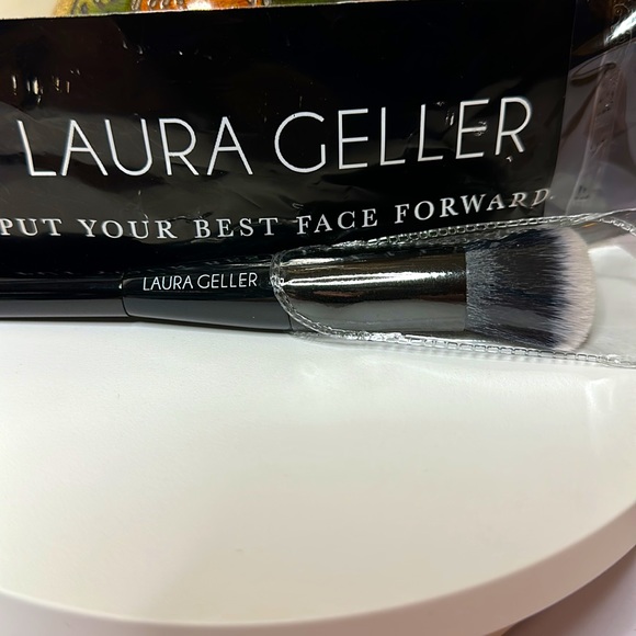 Laura Geller Dual-Ended Concealer + Foundation Brush - Picture 2 of 5